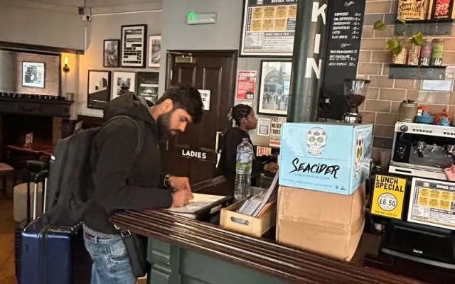 PubLove @ The Green Man - Hostel