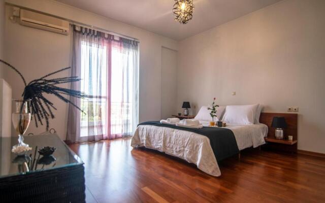 Akrata's Elegant Luxury Suite
