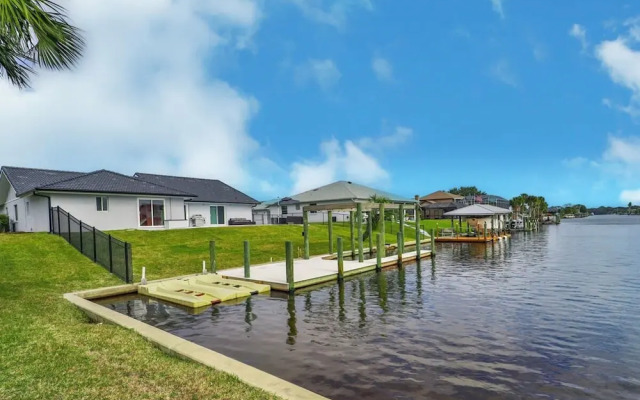 Waterside Pool Paradise