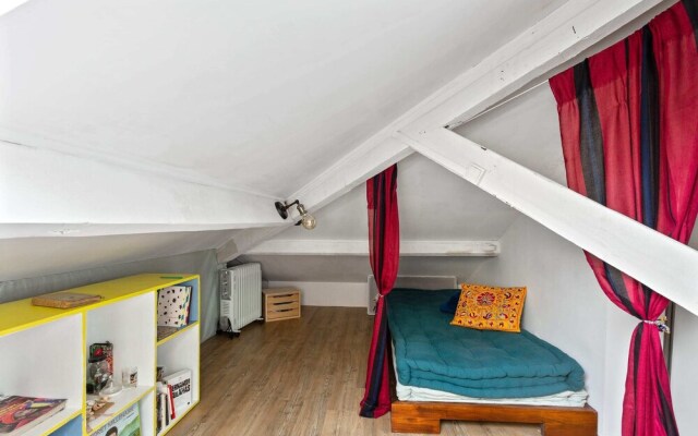 Spacious and Bright Duplex Located in the 19th
