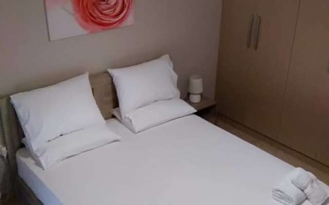 White Rose Apartment- Elegant Apartment