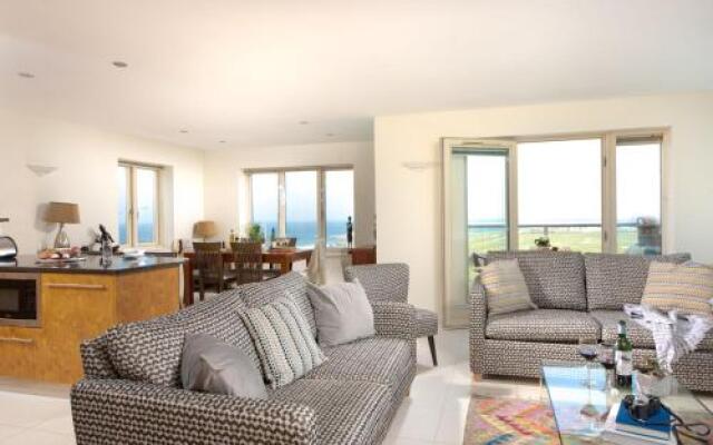 5 The Vista, Newquay