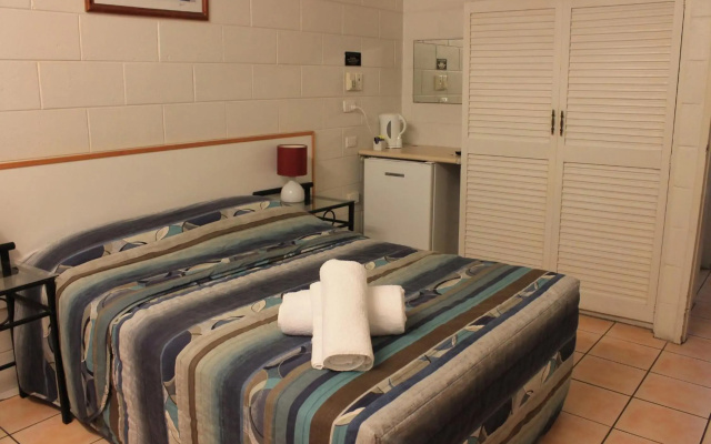 Oasis Inn Cairns – Guest Rooms – Cairns