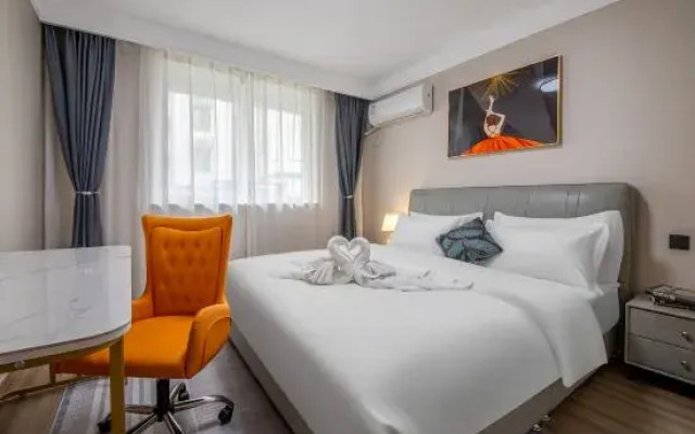 Traveler Holiday Hotel (Huangshan Lushan Yunqi Branch)
