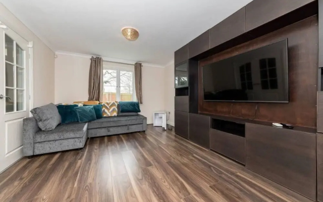 Large 5BR Home in Bedford Ideal for big Groups
