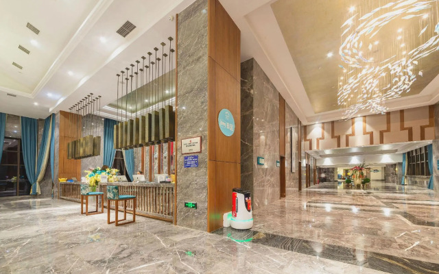 Lake International Hotel