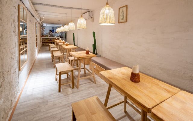 Hanoi Gravita Hotel