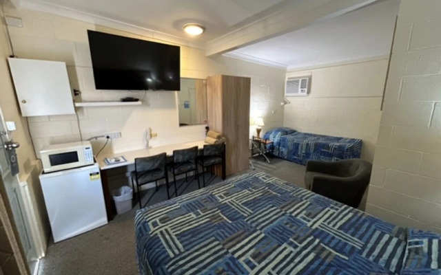 Warren Motor Inn