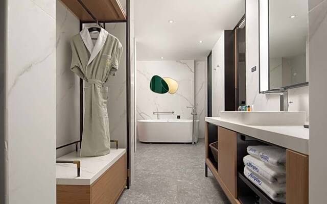 Hampton by Hilton Shantou Railway Station