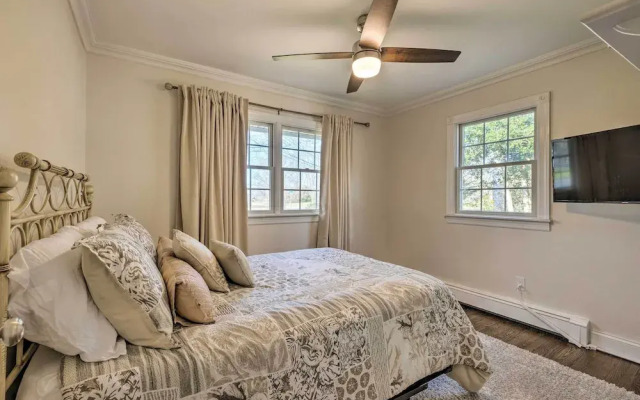 Mattituck Home w/ Fireplaces - Near Wineries