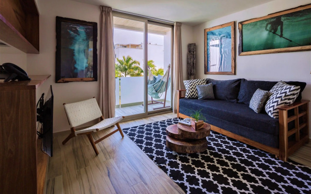 Newport House Playa Boutique Hotel - Beach Club Access