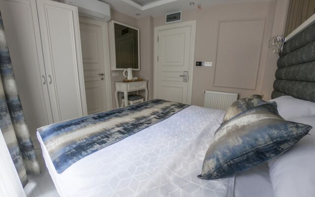 Отель Crowned Plus Hotel