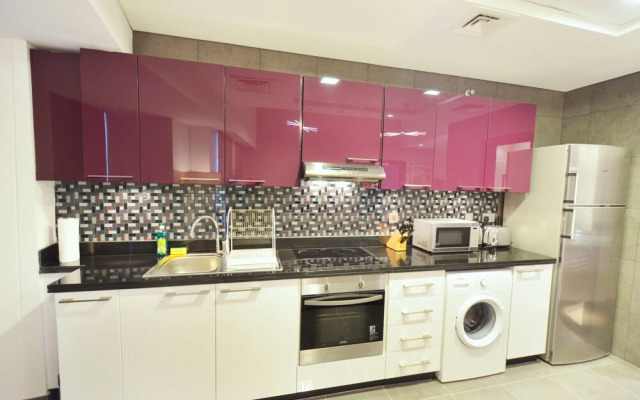 Lavish One Bedroom with Amazing Sun Deck & Pool