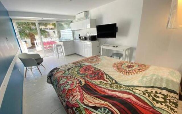 Village Naturiste Studio en RDJ ,Piscine ,Parking