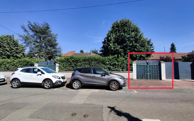 Maisonnette avec jardin, parc du chêne (tram T5)