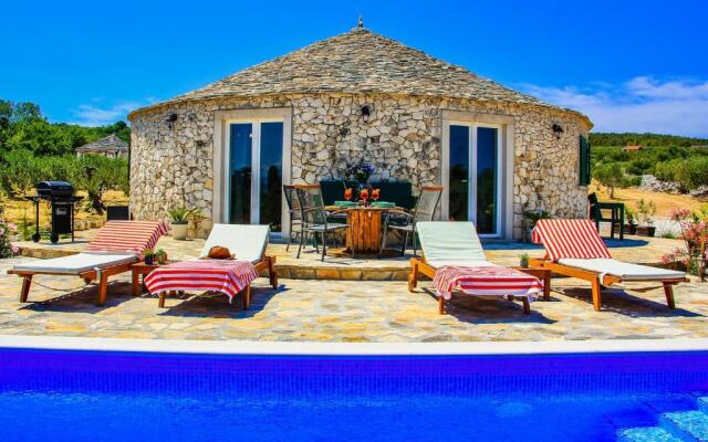 Beautiful villa Big Hobbit 1