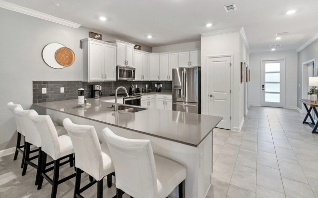 Storey Lake 10br Lakeview Home 4165