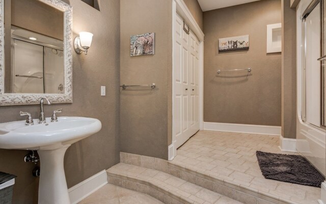 Waterfall Manor - 4 Br Home