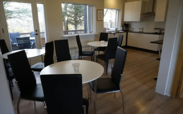 Hlíðarból Apartments