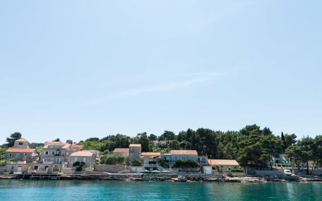 Apartments Nikolina Lumbarda