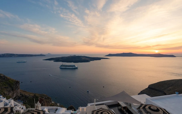 Adamis Majesty Suites