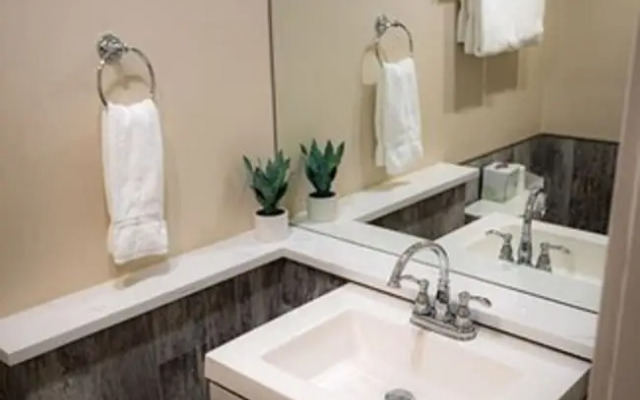 Sybaris Pool Suites