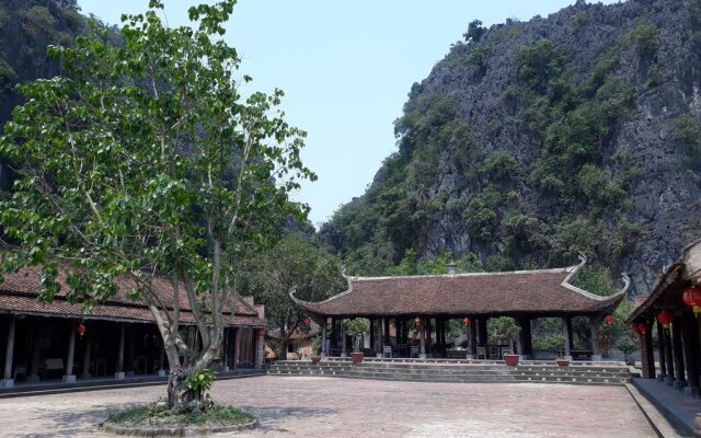 Vietnamese Ancient Village Hotel