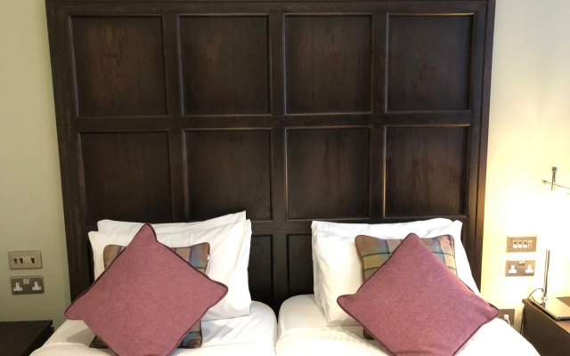 Parliament House Hotel