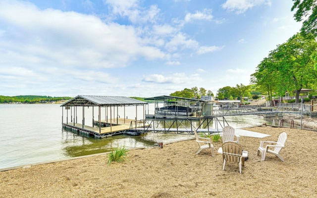 Waterfront Yard, Dock + Game Room: Linn Creek Home