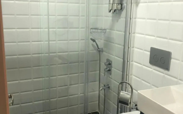 Uzer Otel