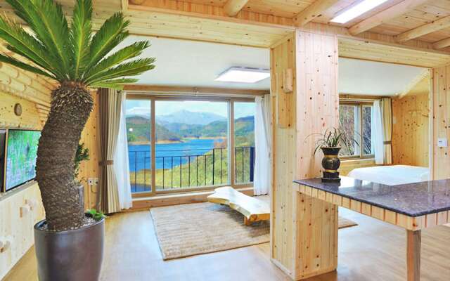 Suncheon Golden Lakeside Pension