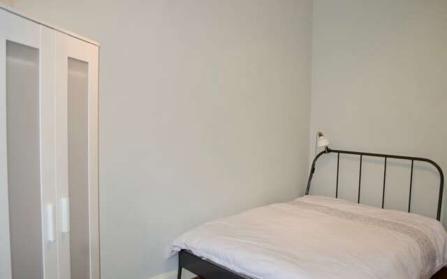 Spacious 2 Bedroom Apartment in Meadowbank