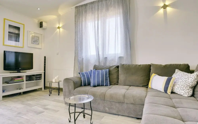 Boutique Villa in Peroj With Garden
