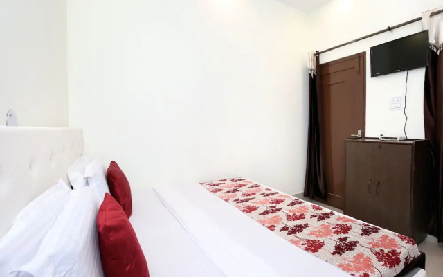 OYO 12163 Hotel Aaryan