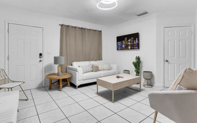 Wynwood Central 2BD Apartment w Parking