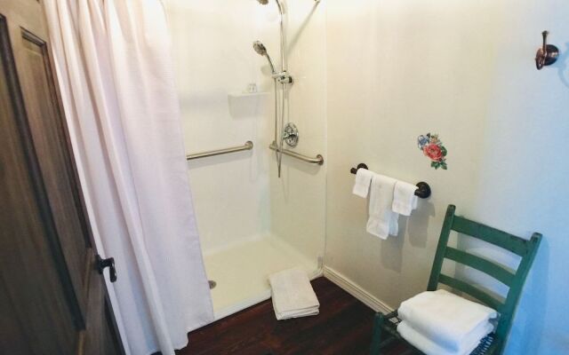 Old Caledonian Bed and Breakfast