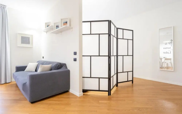 White Flat in Como City Center