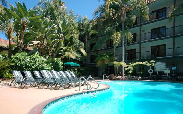 Buena Park Grand Hotel & Suites