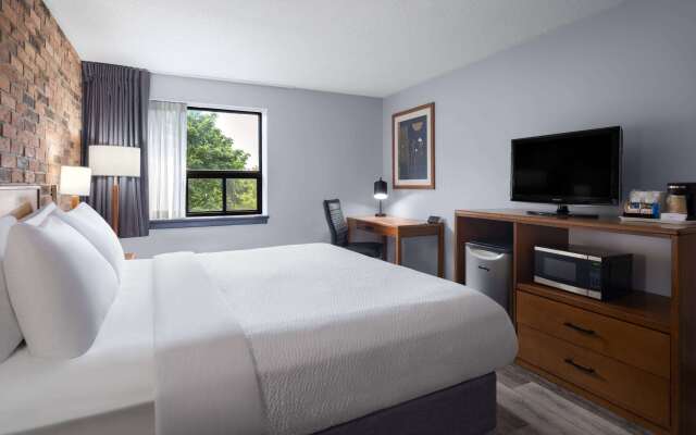 Travelodge by Wyndham Barrie