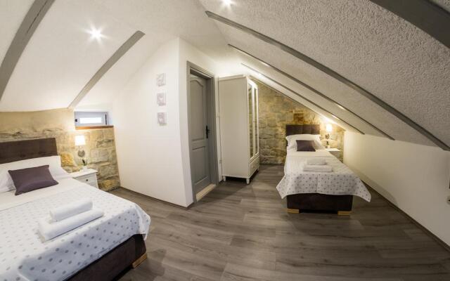 XIV Century rooms