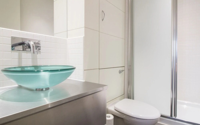 Stunning 3 BR Penthouse Apartment, River View