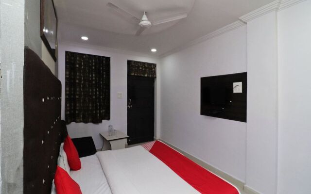 OYO 43850 Hotel Mn Galaxy