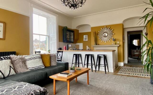 The Georgian Manor Apartment - Central Frome