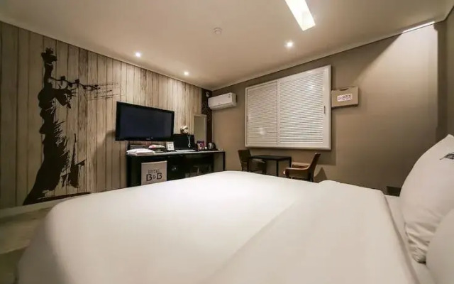 Pohang Yeongildae B and B Hotel