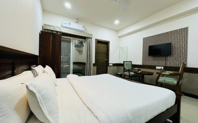Hotel Tirth by Sonu Cafe