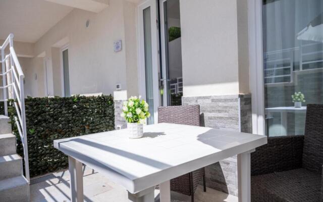 White Apartments & Spa