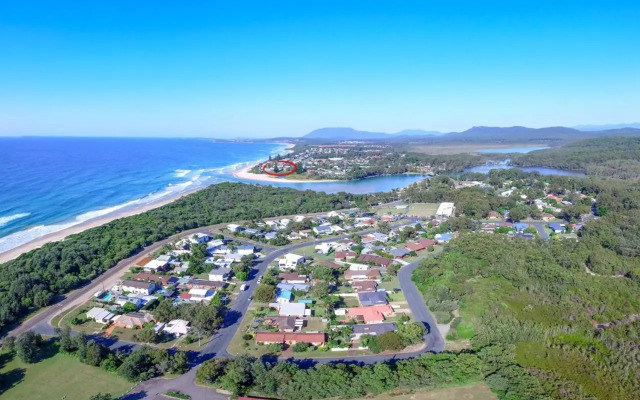 AQUA VIEW 5 of 2 Aqua Cres Lake Cathie