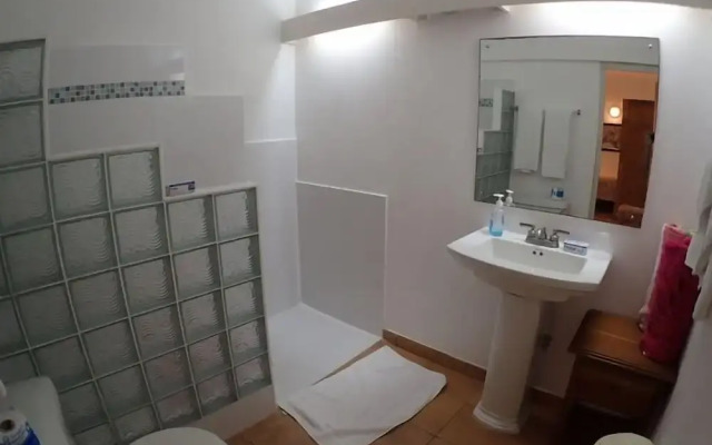Tumac Villa, 4BR by Jamaican Treasures