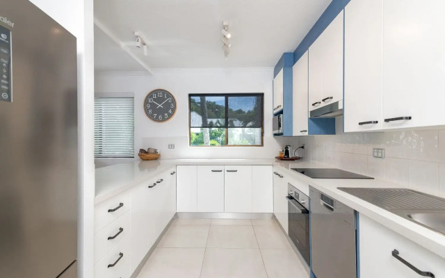 Latitude 16 Tropical Reef Holiday Aprts