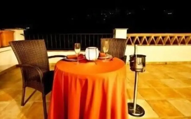 La Santa Cruz Apartments